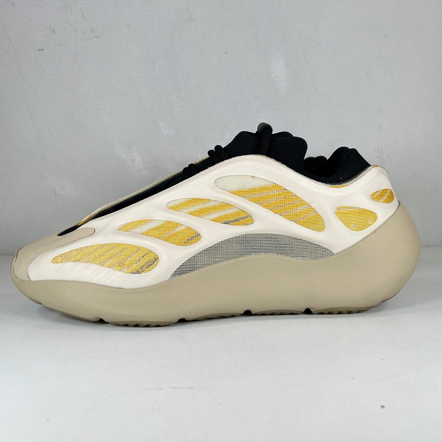 G54853 Adidas Yeezy 700 V3 Safflower [USED]  - 10.5 M (Used)