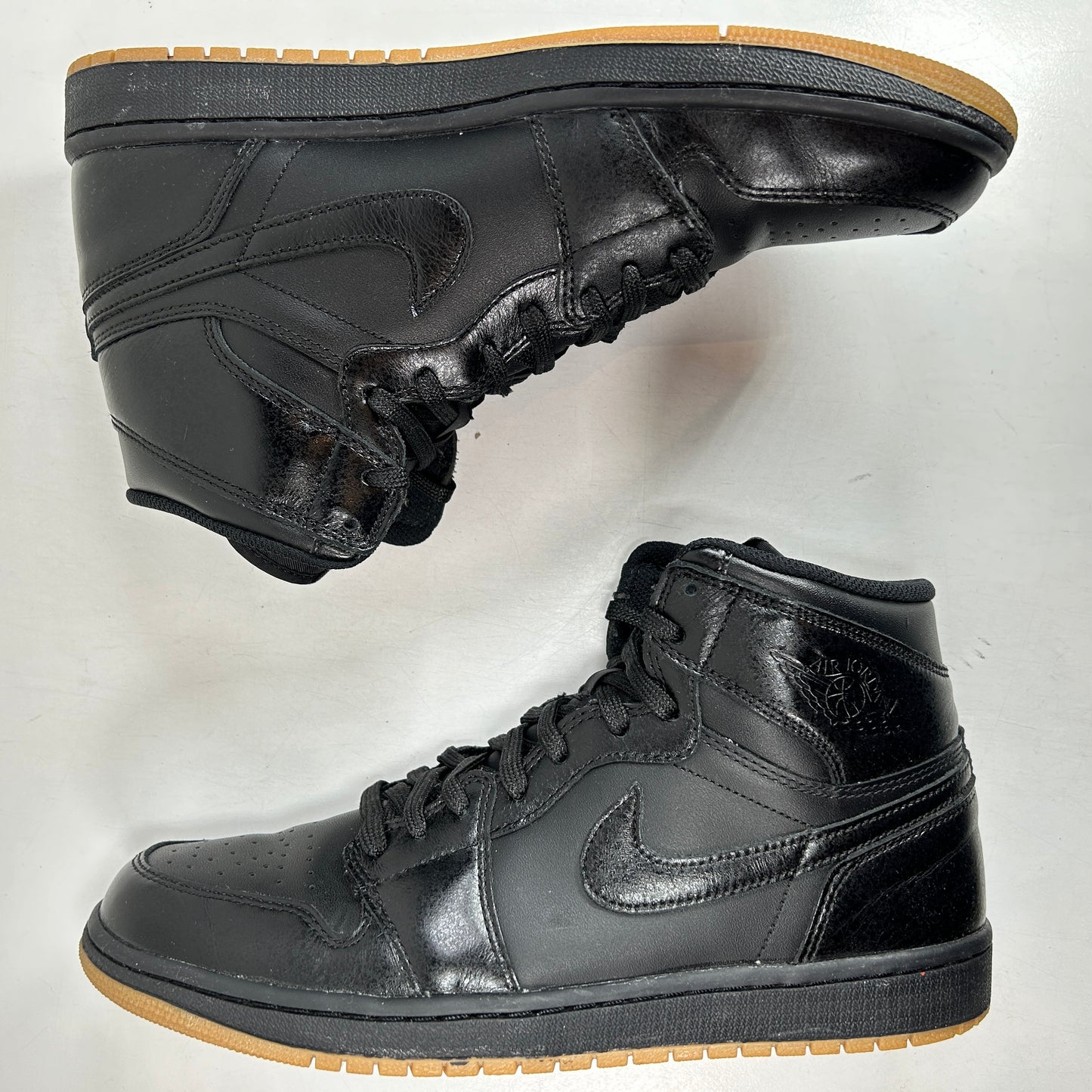 555088 020 Jordan 1 Retro Black Gum [USED] - 11 M (Used)