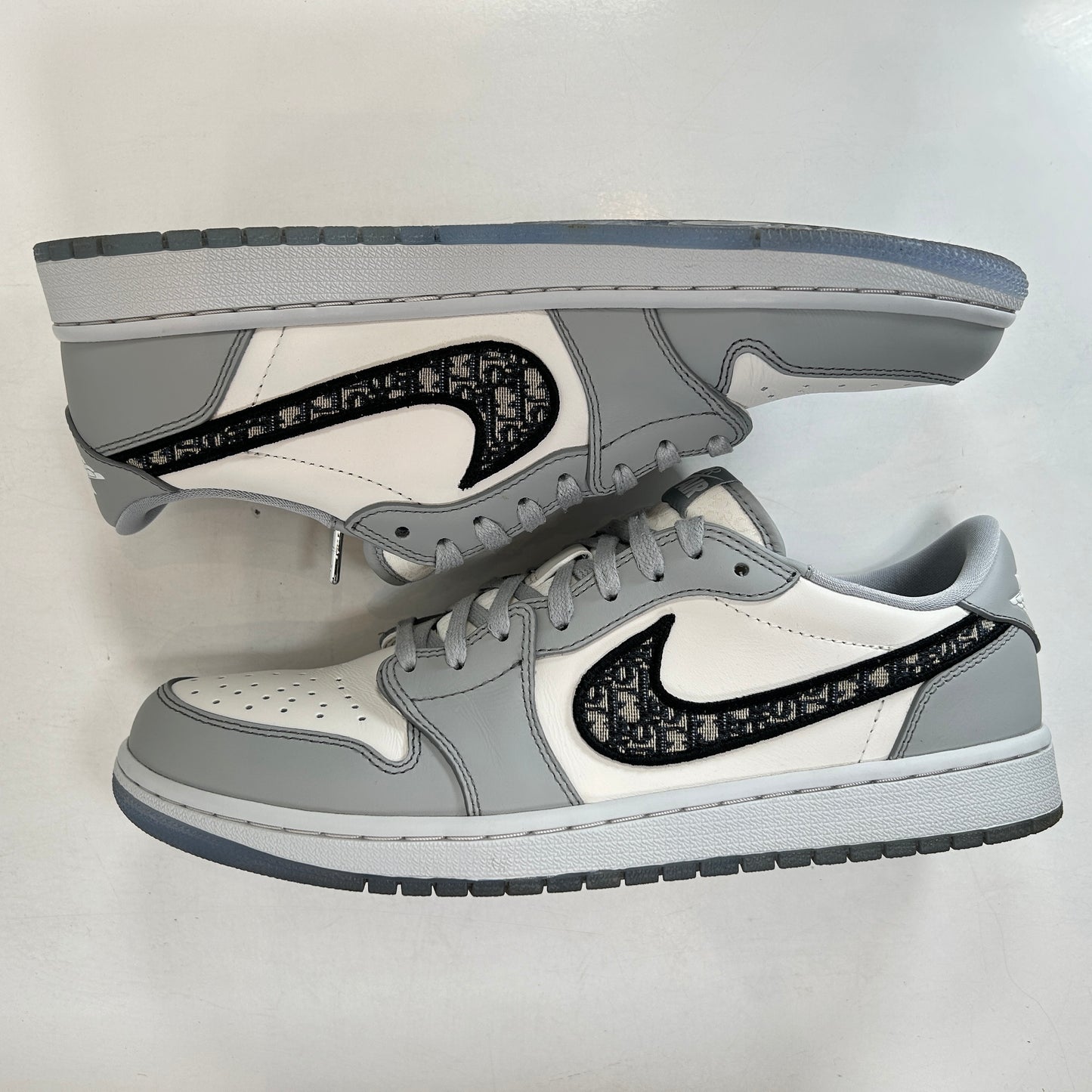 CN8608 002 Jordan 1 Bajo Dior