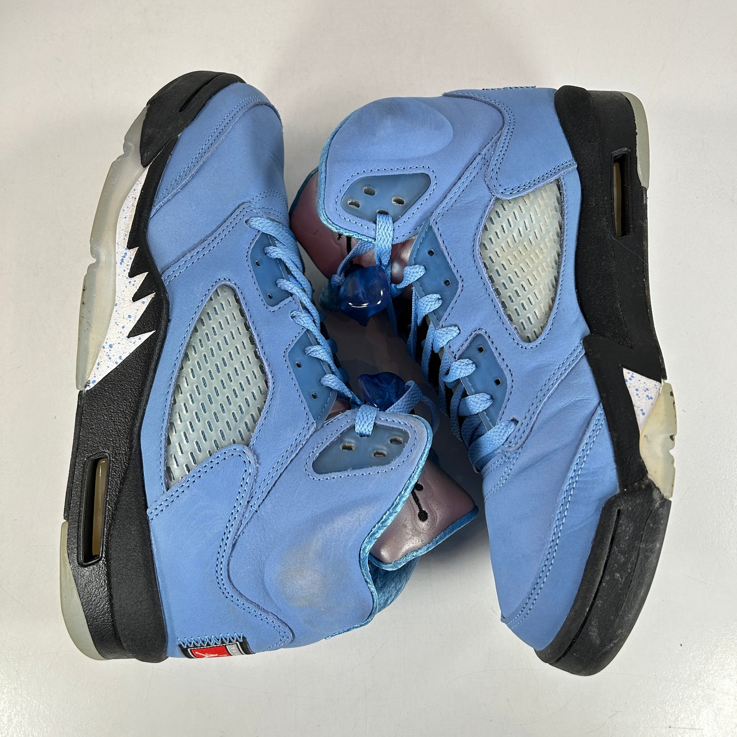 DV1310 401 Jordan 5 Retro UNC University Blue [USED] - 9 M (Used2)