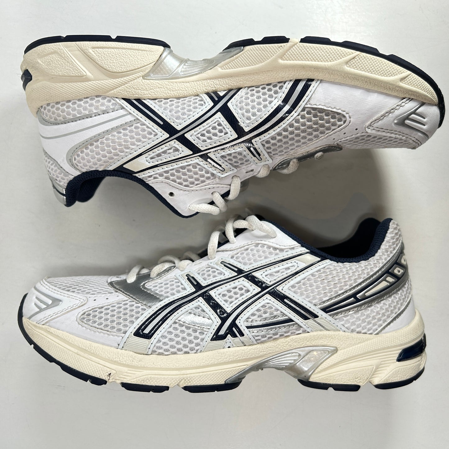 1202A164 110 ASICS Gel-1130 Blanco Medianoche (Mujeres)
