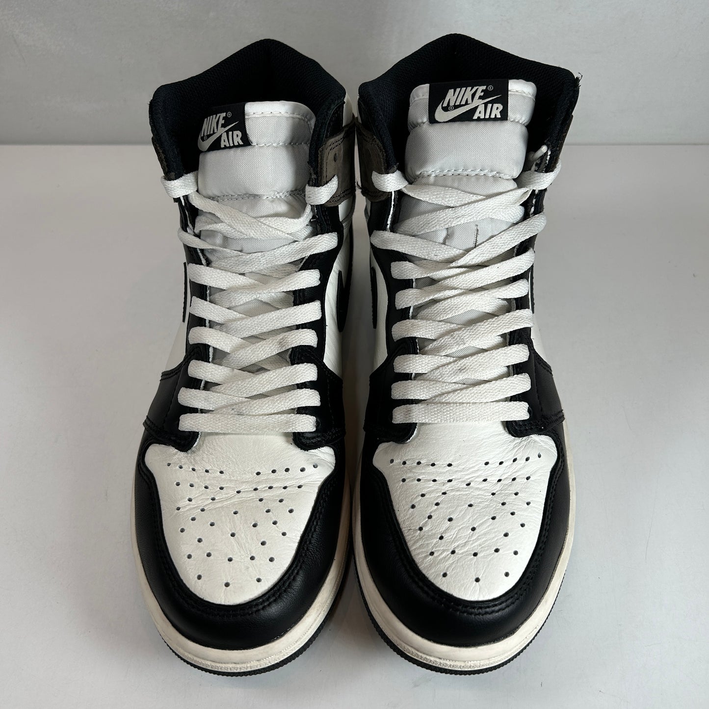 555088 105 Jordan 1 Mocha [USED] - 9.5 M (Used2)
