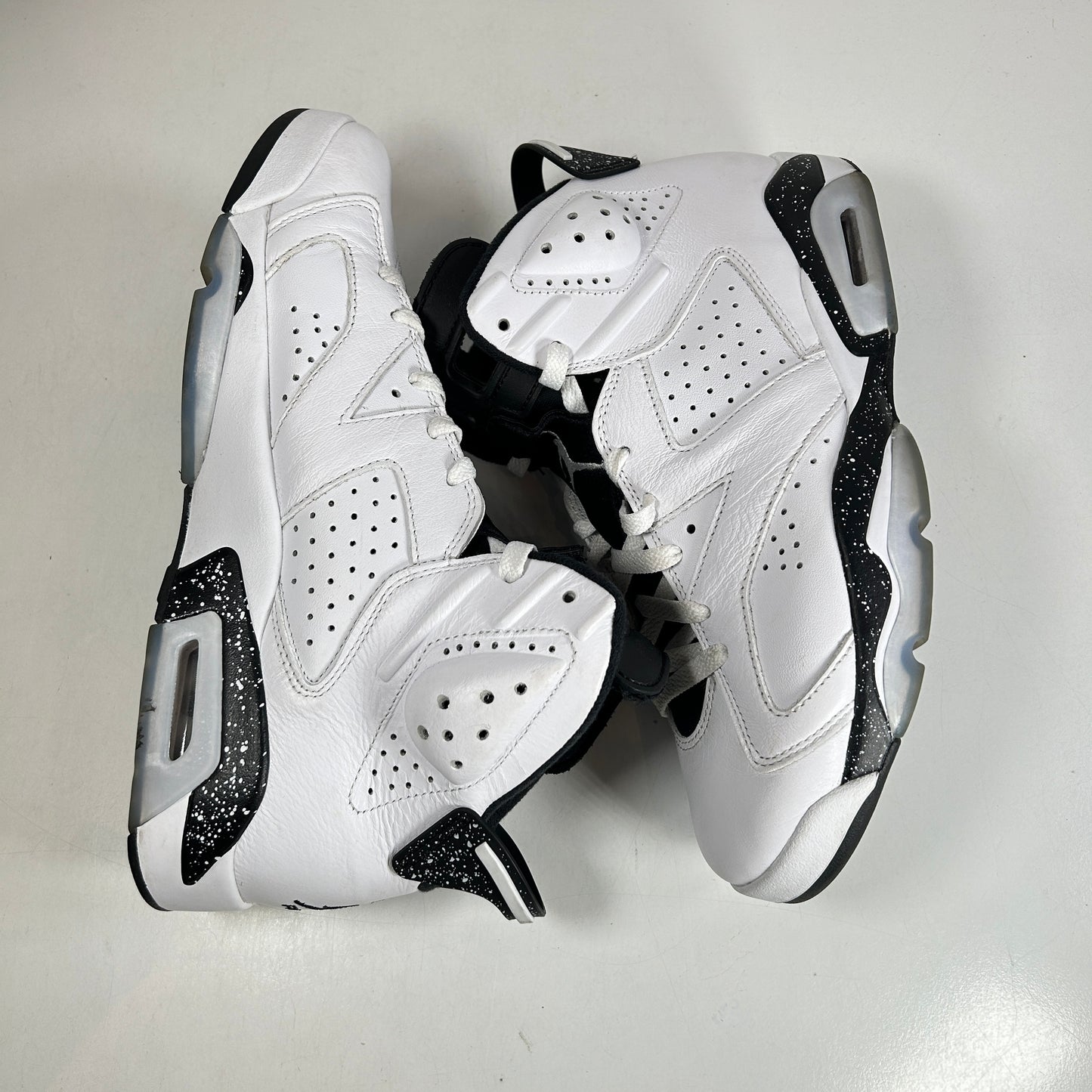 CT8529 112 Jordan 6 Retro Reverse Oreo [USED] - 10.5 M (Used)