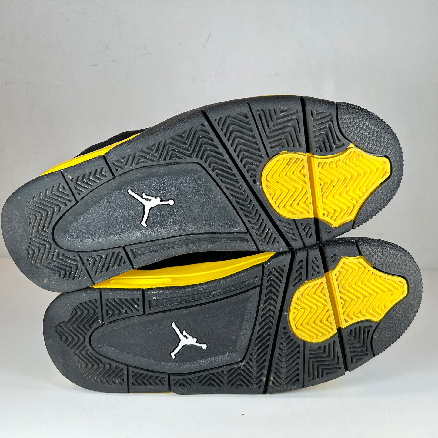 408452 017 Jordan 4 Retro Thunder (2023) (GS) [USED] - 6 Y (Used)