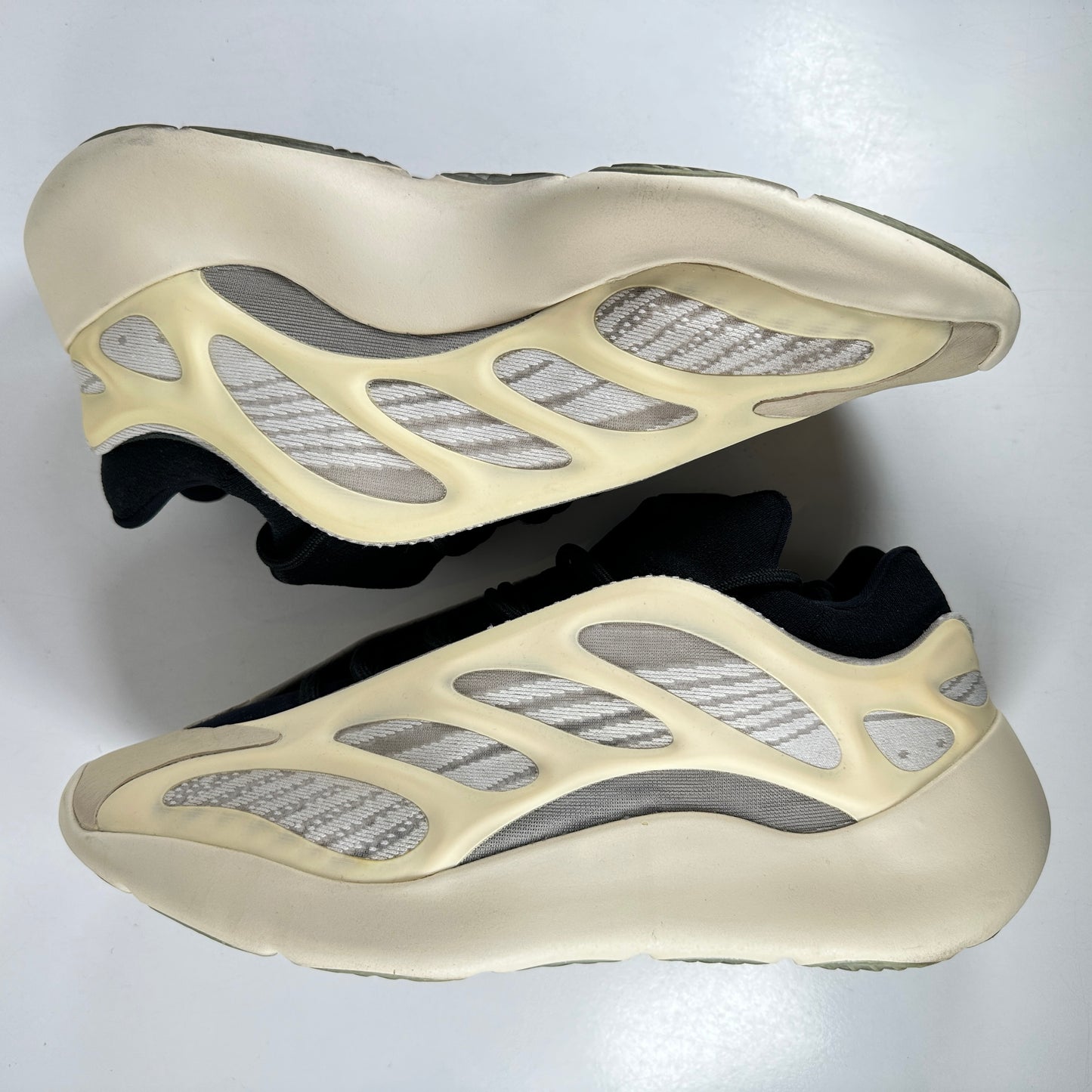 FW4980 adidas Yeezy 700 V3 Azael [USED] - 10 M (Used)