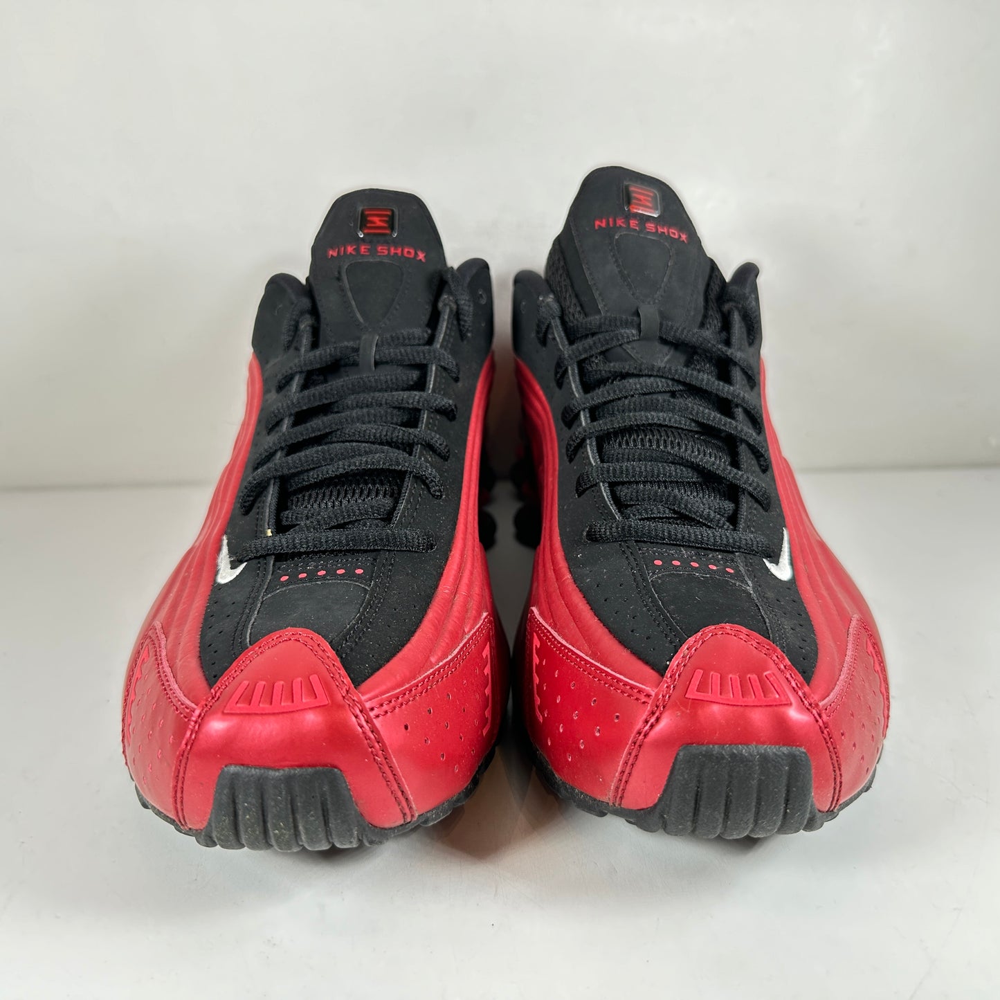 104265 600 Nike Shox‎ R4 Metallic Red Black [USED] - 10.5 M (Used)
