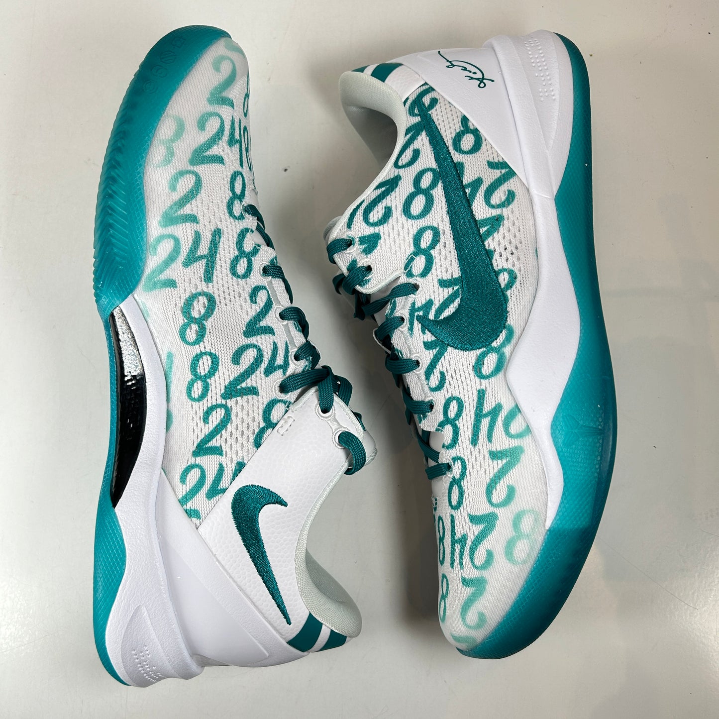 FQ3549 101 Nike Kobe 8 Protro Radiant Emerald - 9 M (USED)