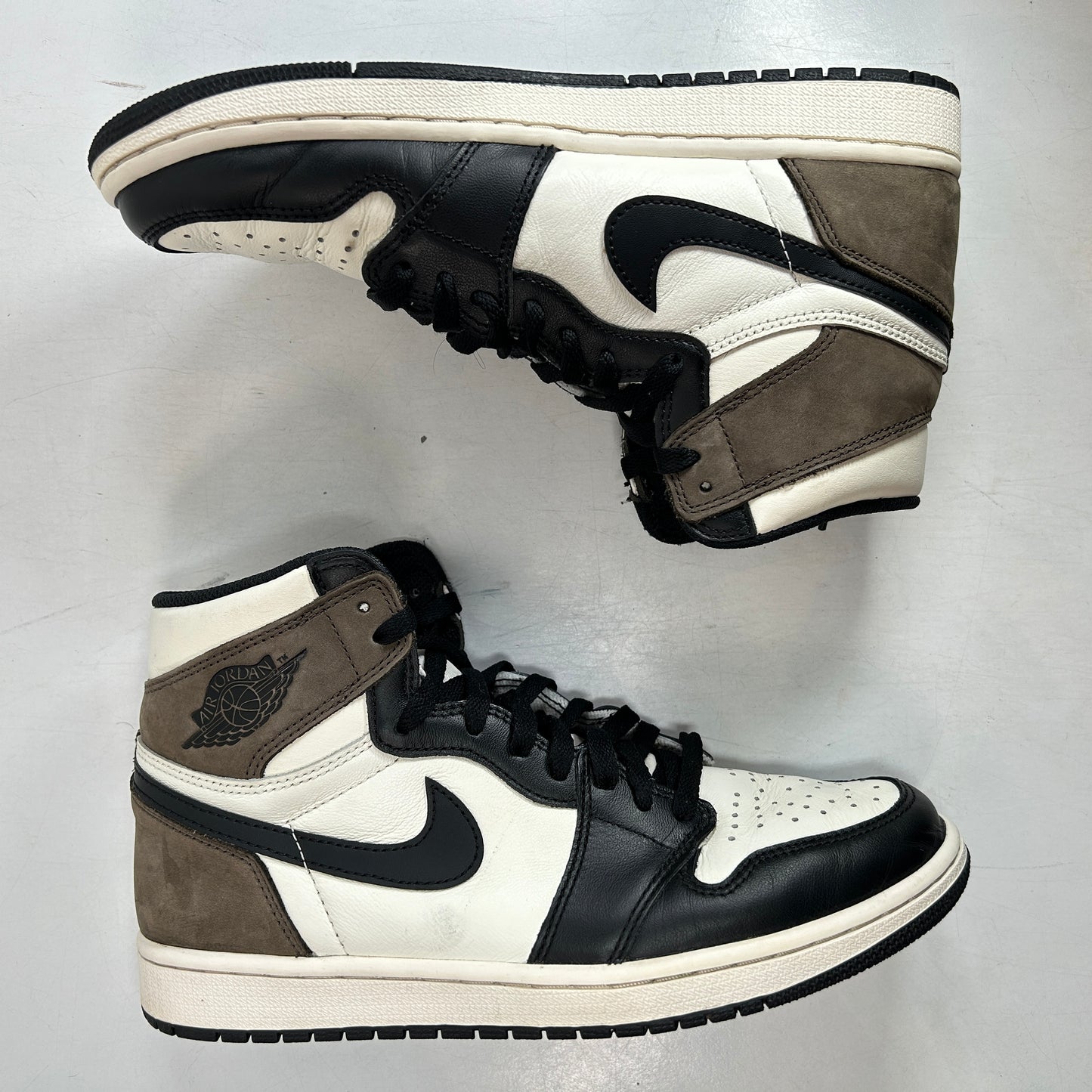 555088 105 Jordan 1 Mocha [USED] - 9 M (Used2)