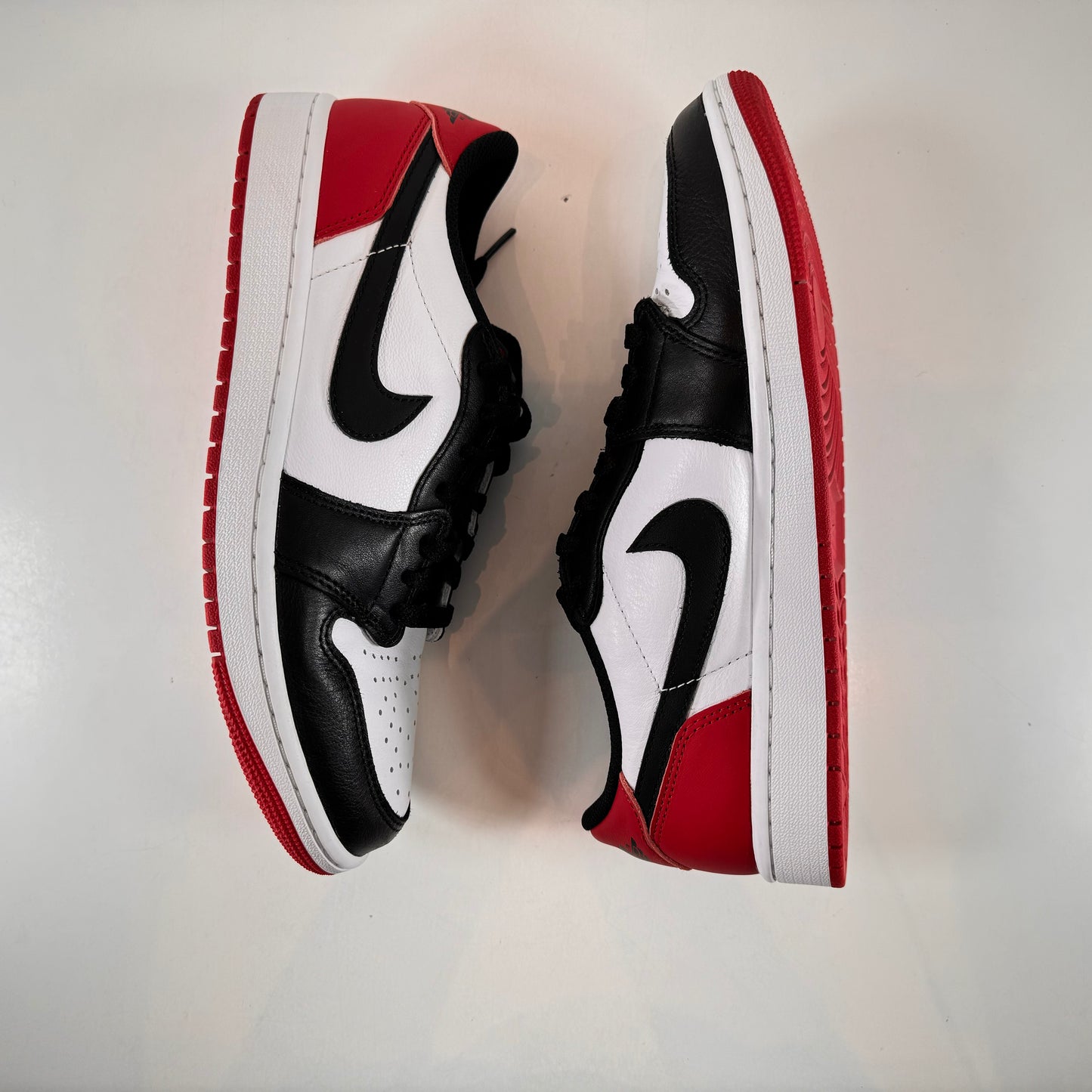 CZ0790 106 Jordan 1 Retro Low OG Punta negra (2023)