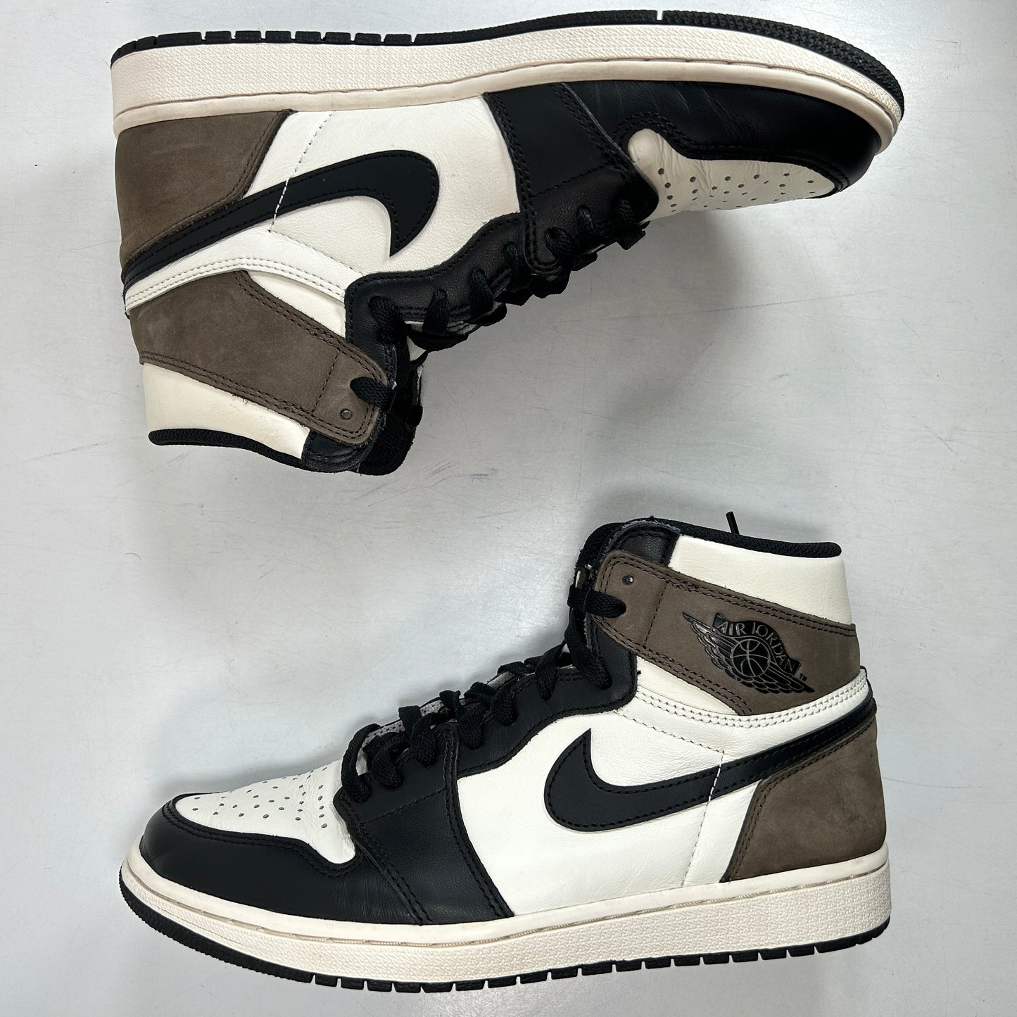 555088 105 Jordan 1 Mocha [USED] - 9 M (Used2)