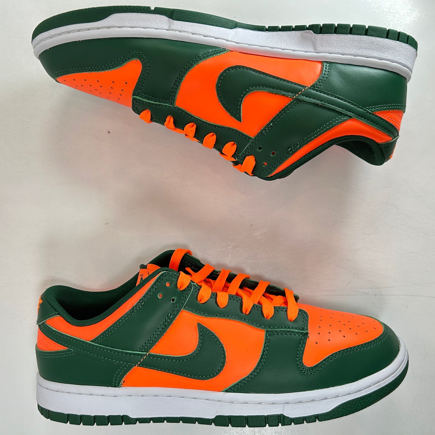 DD1391 300 Nike Dunk Low Retro Miami Hurricanes [USED] - 11 M (Used)