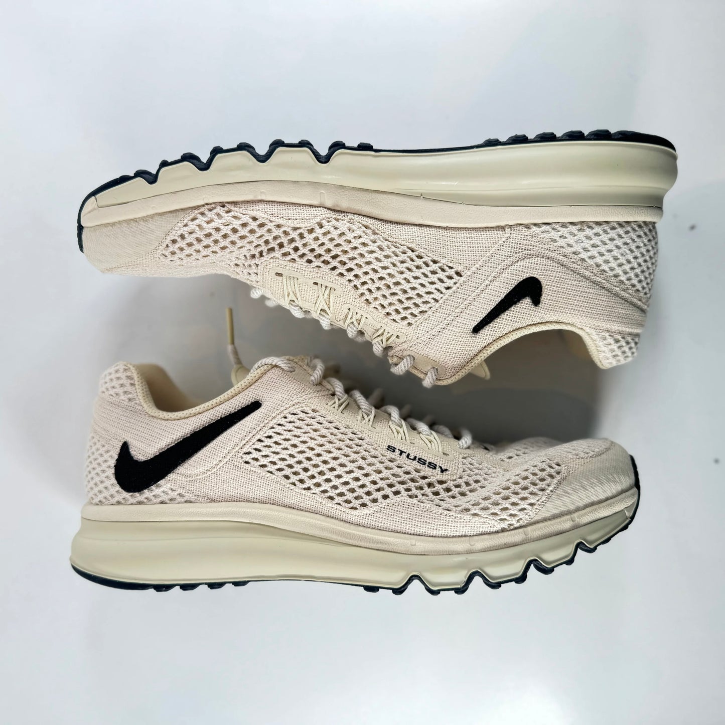 DM6447 200 Nike Air Max 2013 Stussy Fossil [USED] - 10.5 M (VNDS)