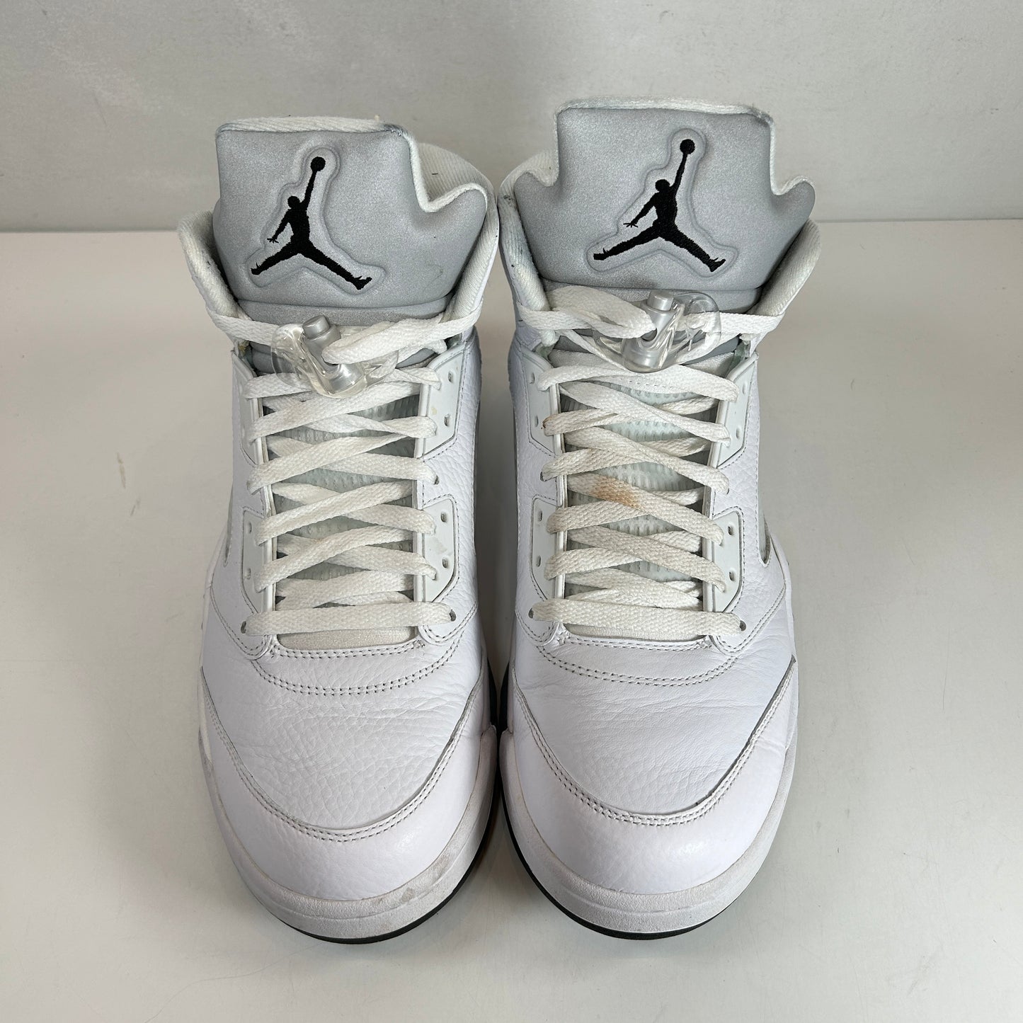 136027 130 Jordan 5 Retro Metallic White (2015) [USED] - 12 M (Used)