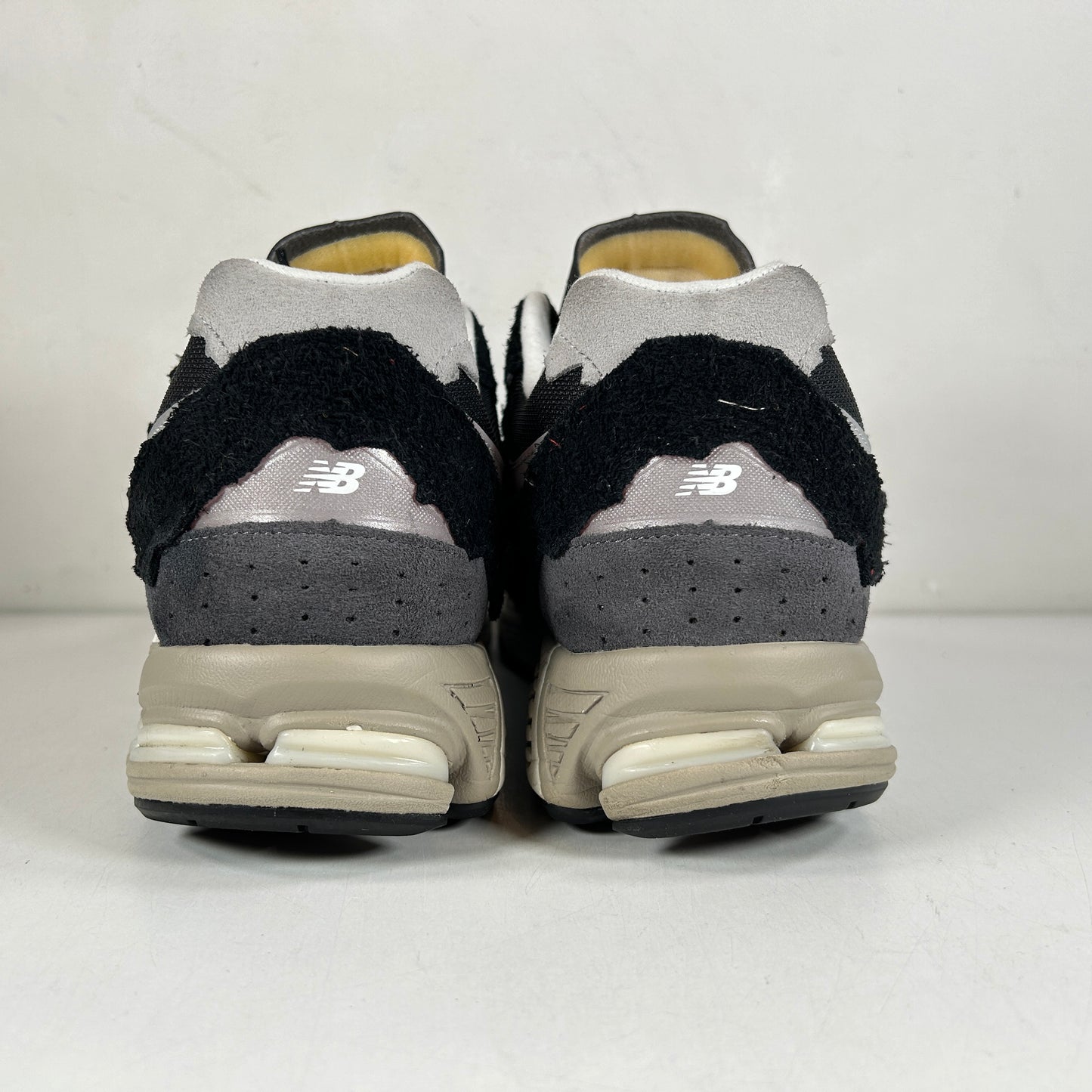 M2002RDJ New Balance 2002R Protection Pack Black Grey [USED] - 11 M (Used)