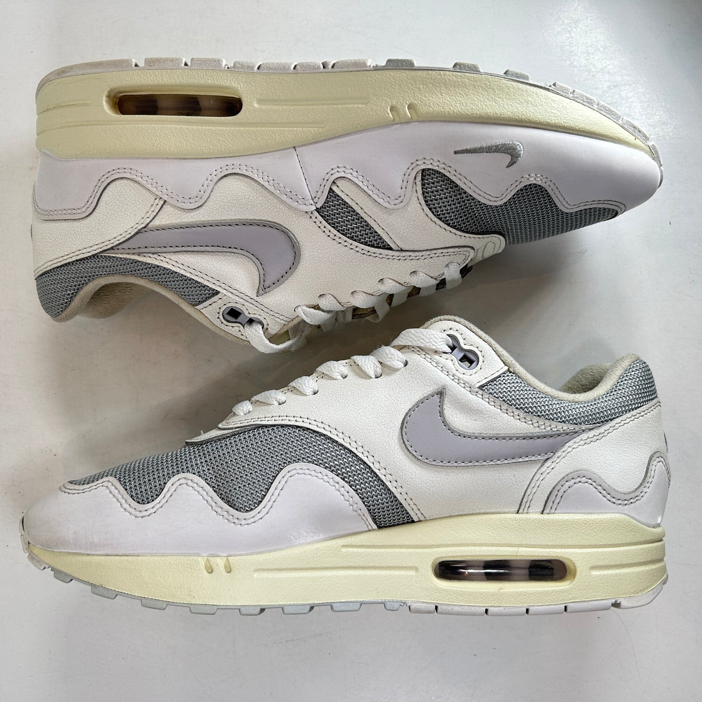 DQ0299 100 Nike Air Max 1 Patta Waves White [USED] - 9.5 M (Used)