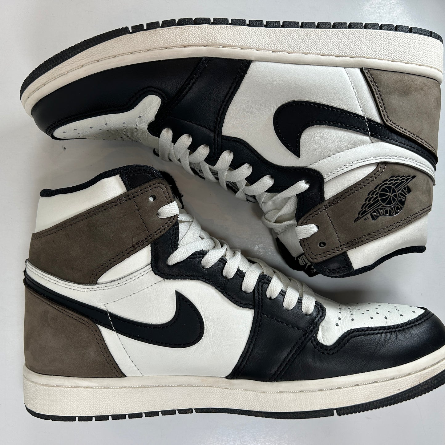 555088 105 Jordan 1 Mocha [USED] - 9.5 M (Used2)