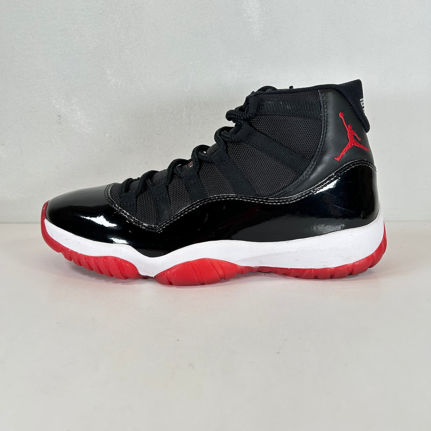 378037 061 Jordan 11 Bred (2019) [USED] - 9 M (Used3)