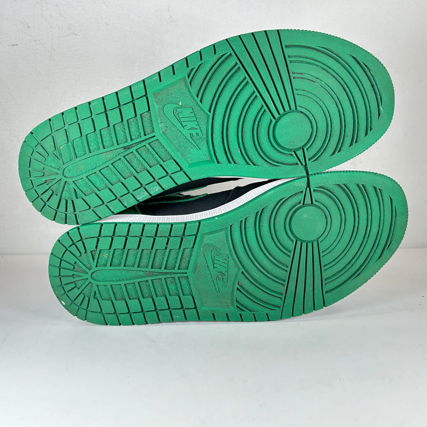 555088 030 Jordan 1 Pine Green 2.0 [USED] - 9.5 M (Used)