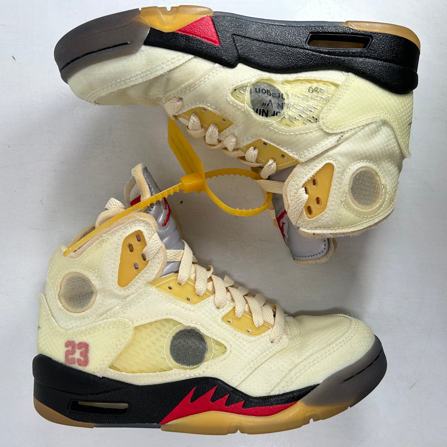 DH8565 100 Jordan 5 Off-White Sail [USED] - 4 M (Used)