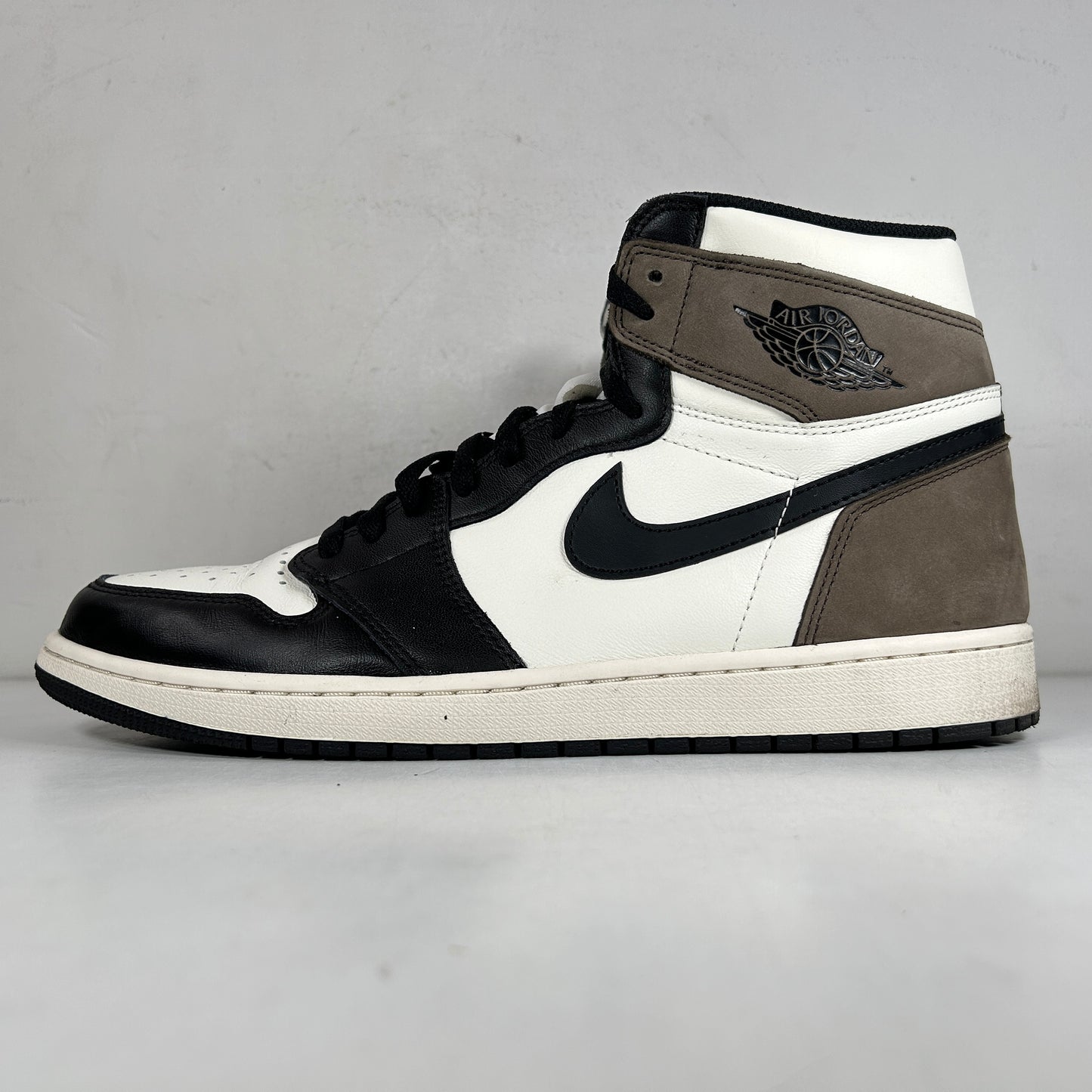 555088 105 Jordan 1 Mocha [USED] - 13 M (VNDS)
