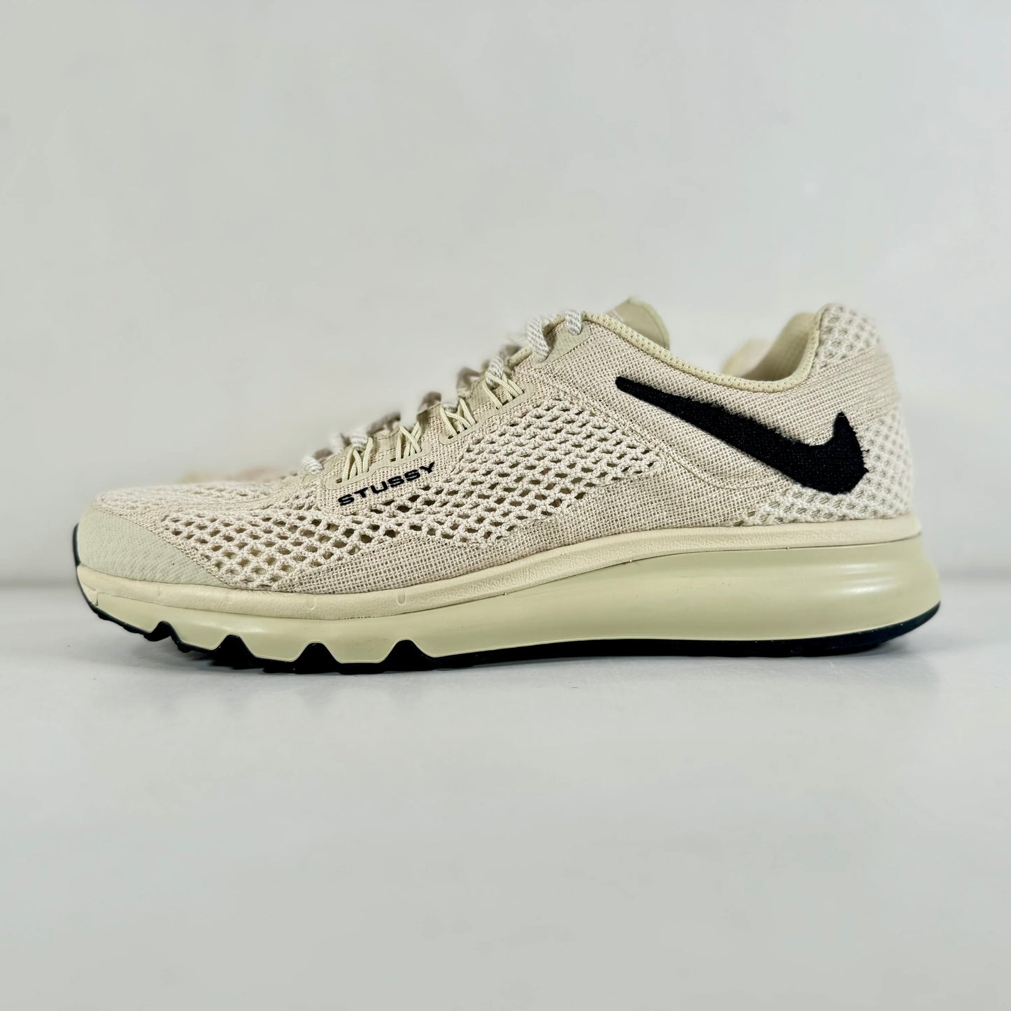 DM6447 200 Nike Air Max 2013 Stussy Fossil [USED] - 10.5 M (VNDS)