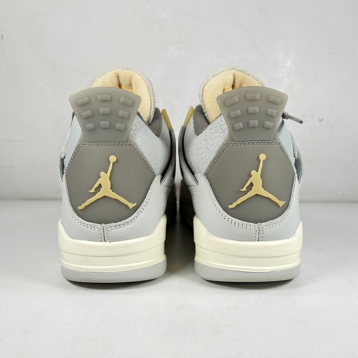 DV3742 021 Jordan 4 Retro SE Craft Photon Dust [USED] - 9 M (Used)