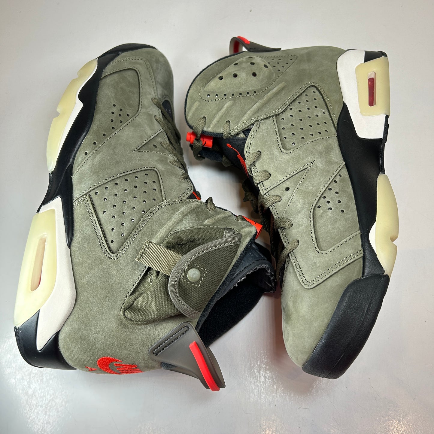 CN1084 200 Jordan 6 Retro Travis Scott [USED] - 10.5 M (VNDS2)