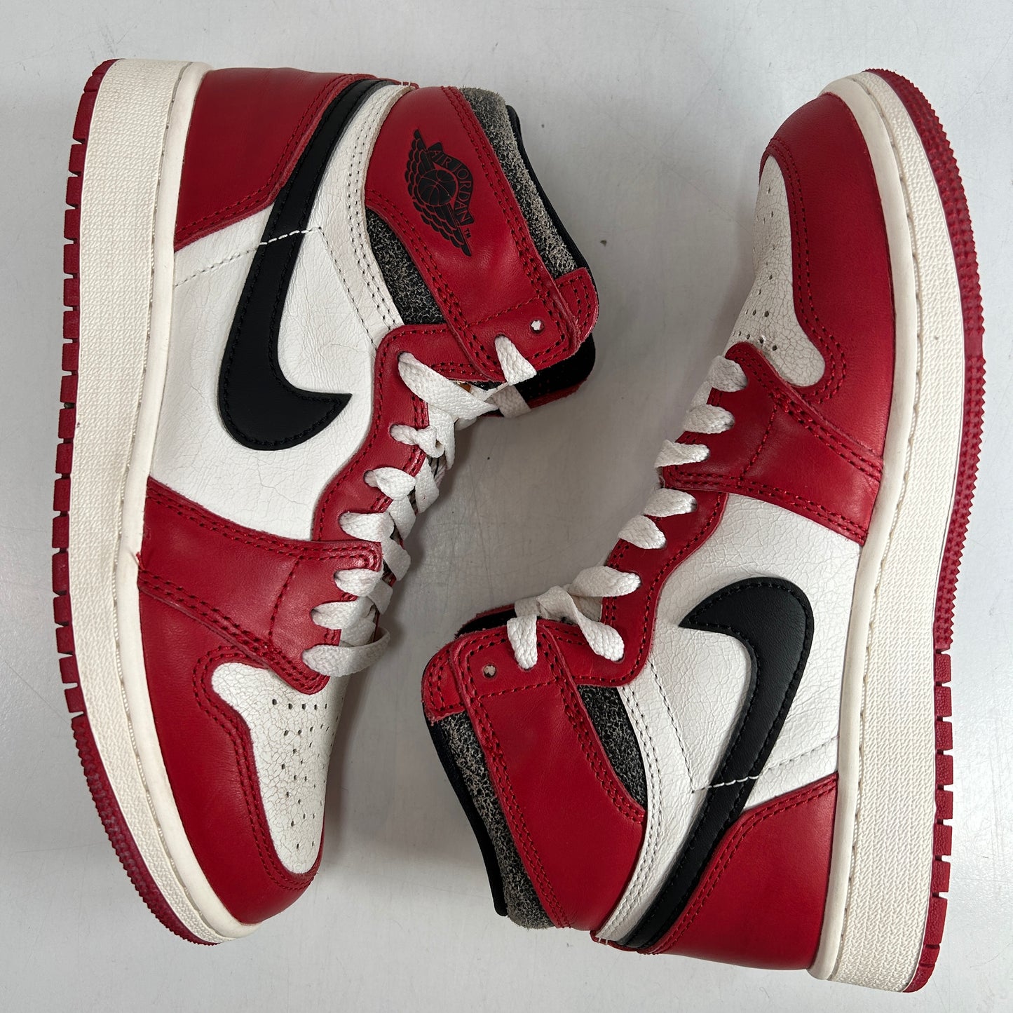 FD1437 612 Jordan 1 Retro High OG Chicago Lost and Found (GS) [USED] - 5 Y (Used)