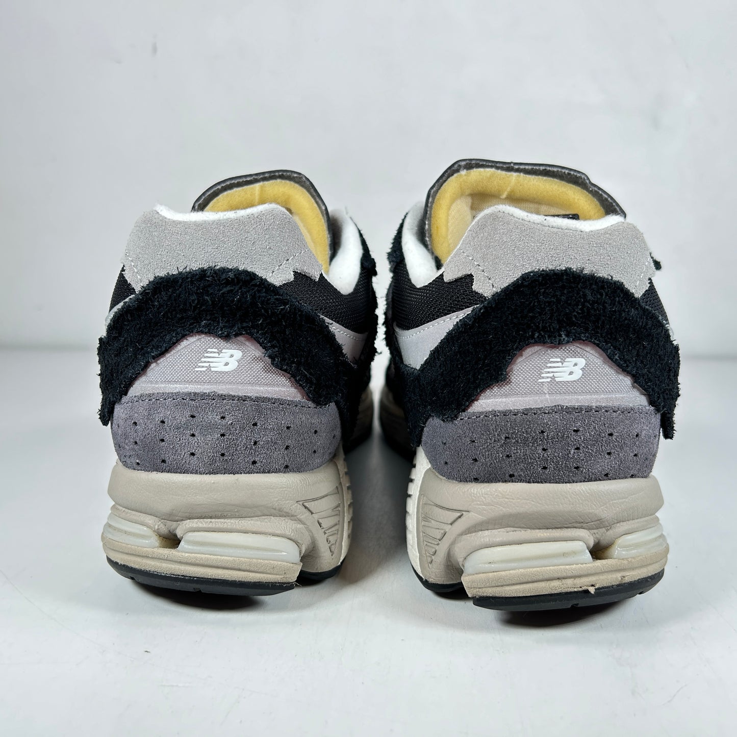 M2002RDJ New Balance 2002R Protection Pack Black Grey [USED] - 9 M (Used)