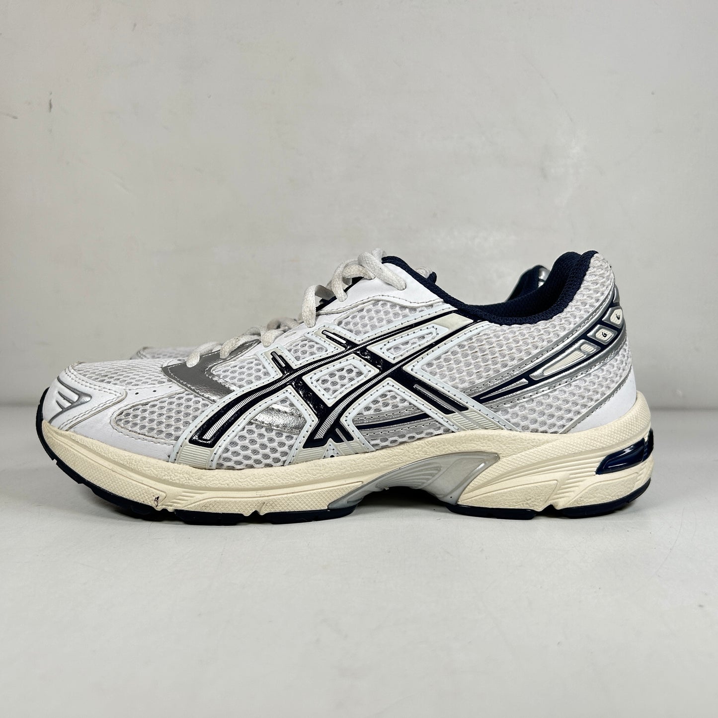 1202A164 110 ASICS Gel-1130 Blanco Medianoche (Mujeres)
