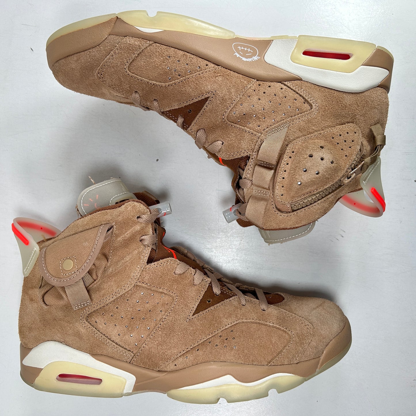 DH0690 200 Jordan 6 Retro Travis Scott Caqui británico