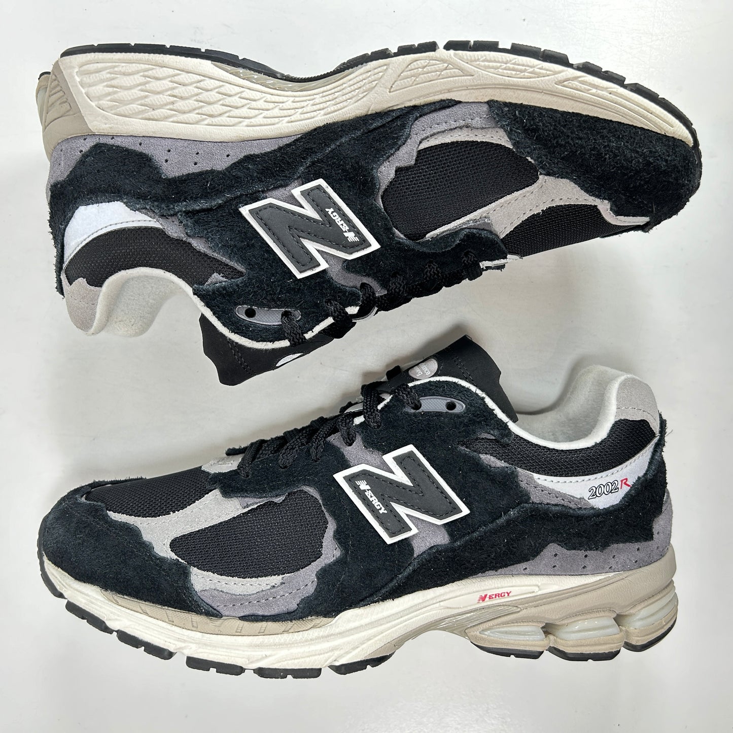 M2002RDJ New Balance 2002R Protection Pack Black Grey [USED] - 9 M (Used)