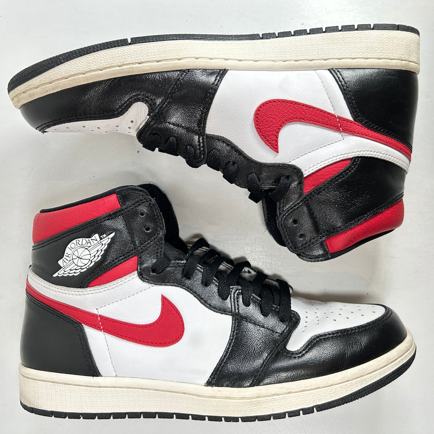 555088 061 Jordan 1 Retro High Black Gym Red [USED] - 9.5 M (Used) (No Box)