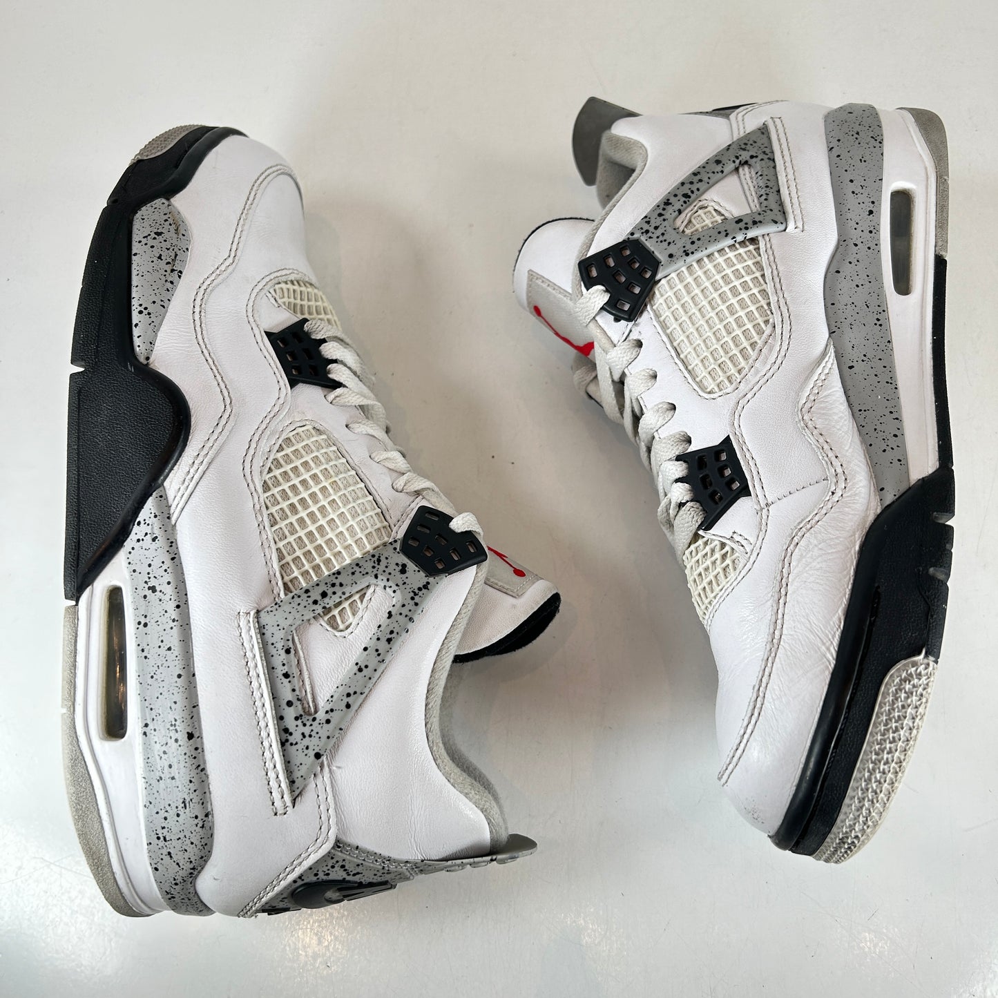 840606 192 Jordan 4 White Cement [USED] - 9 M (Used2)