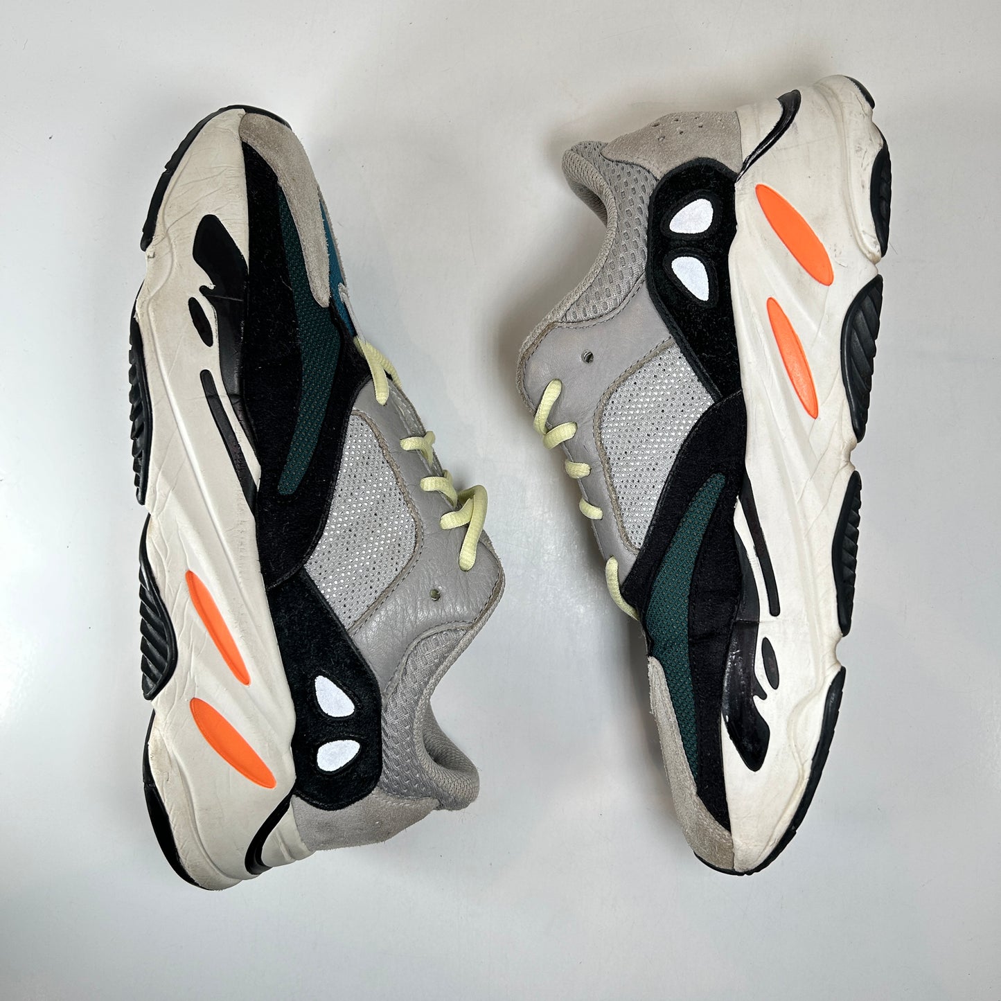 B75571 Yeezy 700 Wave Runner [USED] - 9 M (Used) (No Box)