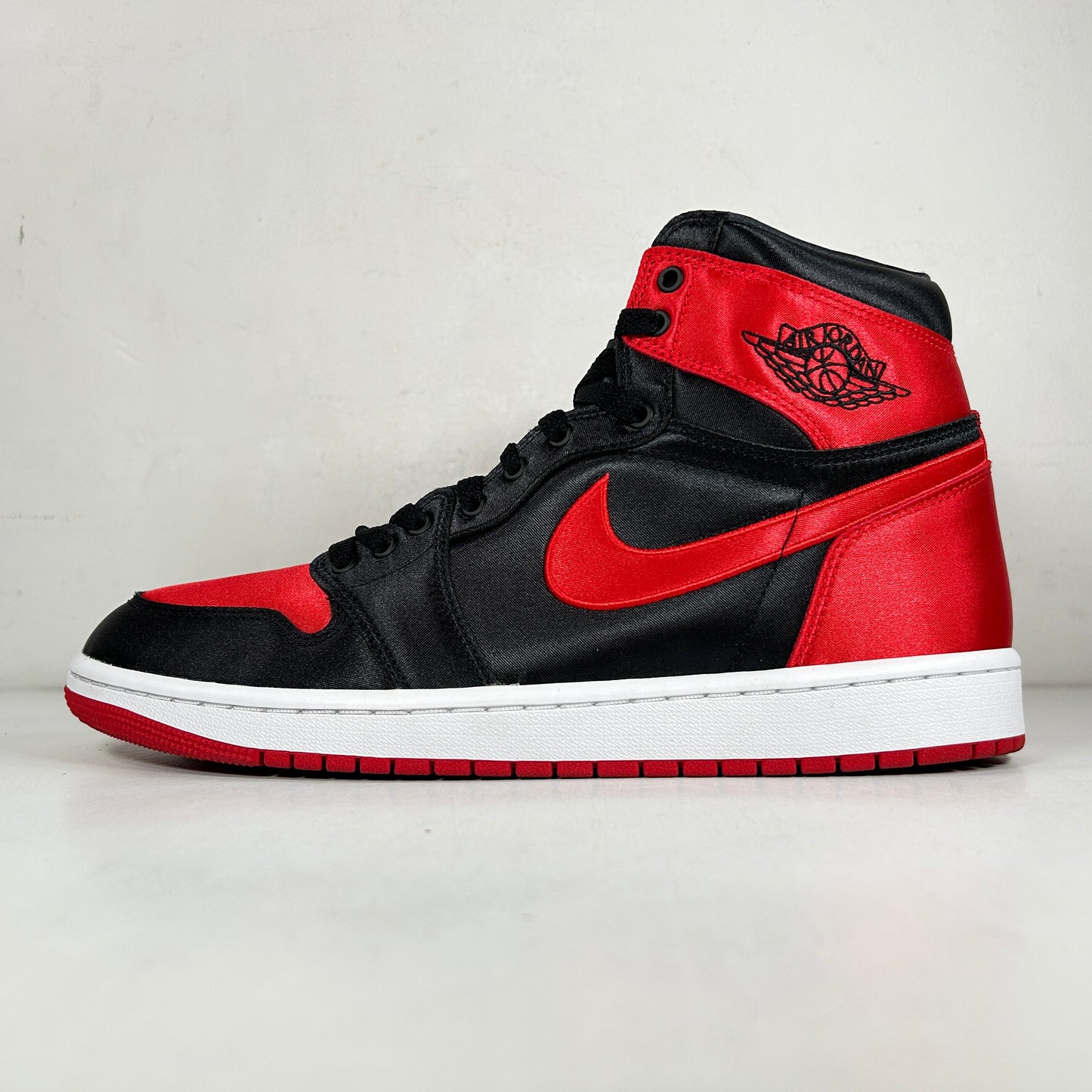 FD4810 061 Jordan 1 Retro High OG Satin Bred [USED] - 11.5 W (Used2)