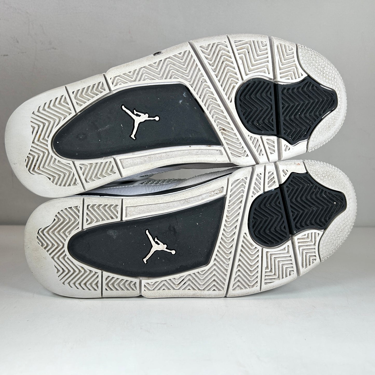 DH6927 111 Jordan 4 Retro Military Black [USED] - 7.5 M (Used)