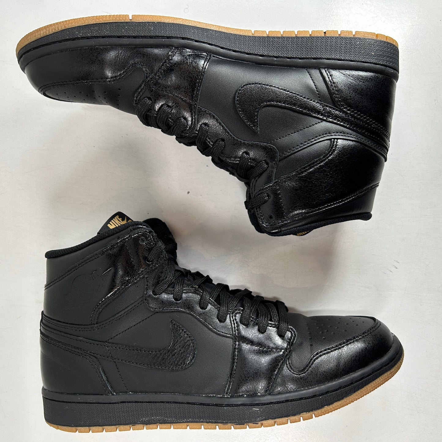 555088 020 Jordan 1 Retro Black Gum [USED] - 11 M (Used)