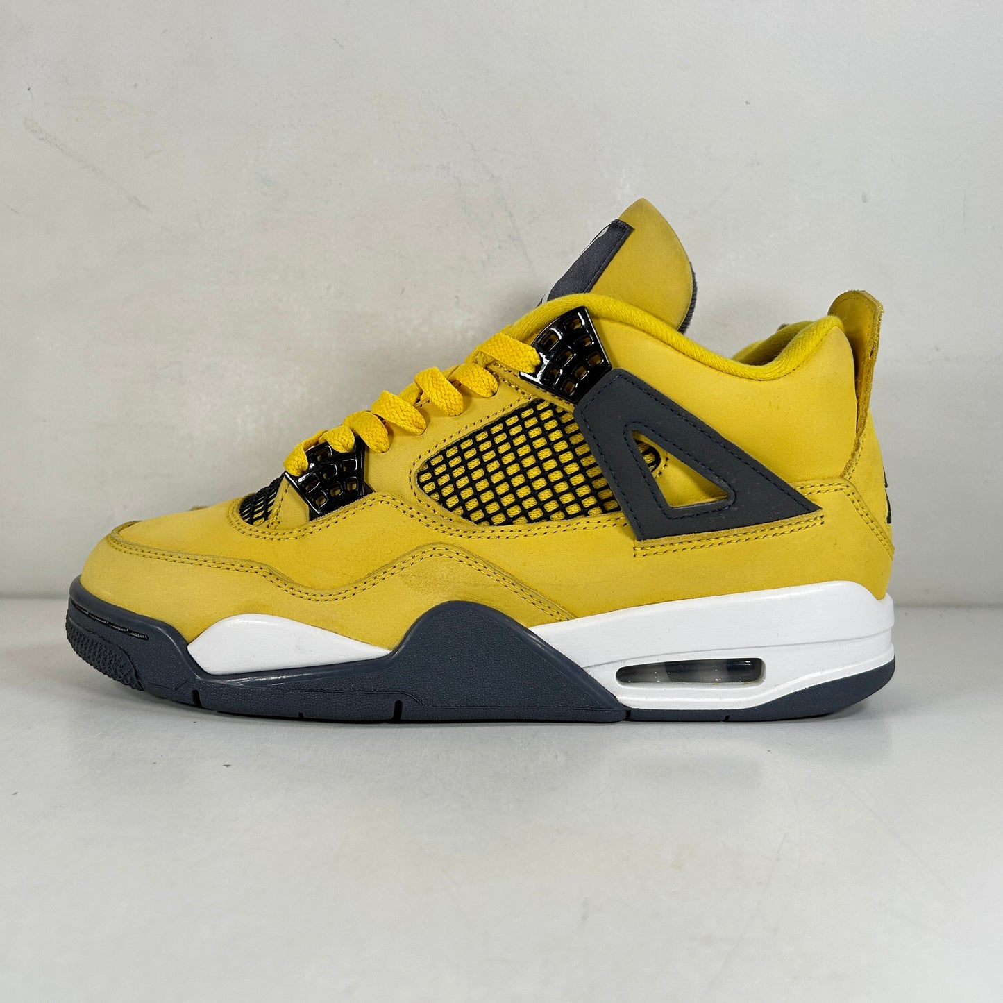 CT8527 700 Jordan 4 Retro Lightning (2021) [USED] - 8.5 M (Used)