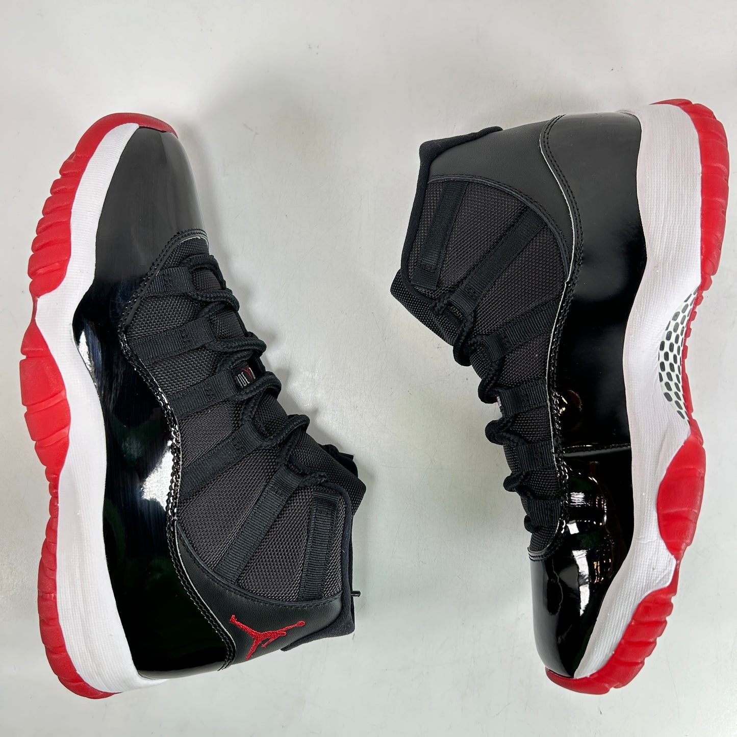 378037 061 Jordan 11 Bred (2019) [USED] - 9 M (Used5)