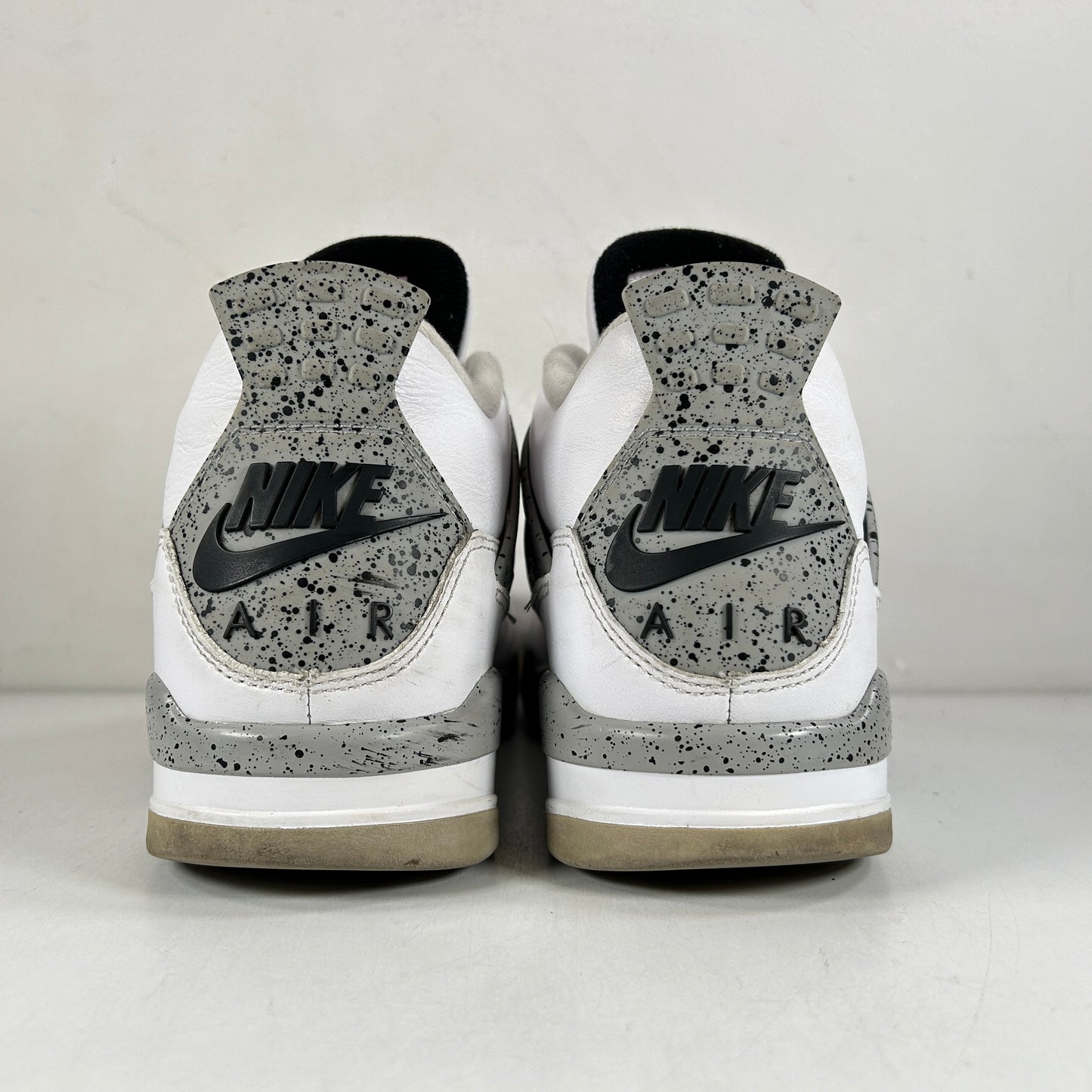 840606 192 Jordan 4 White Cement [USED] - 10.5 M (Used)