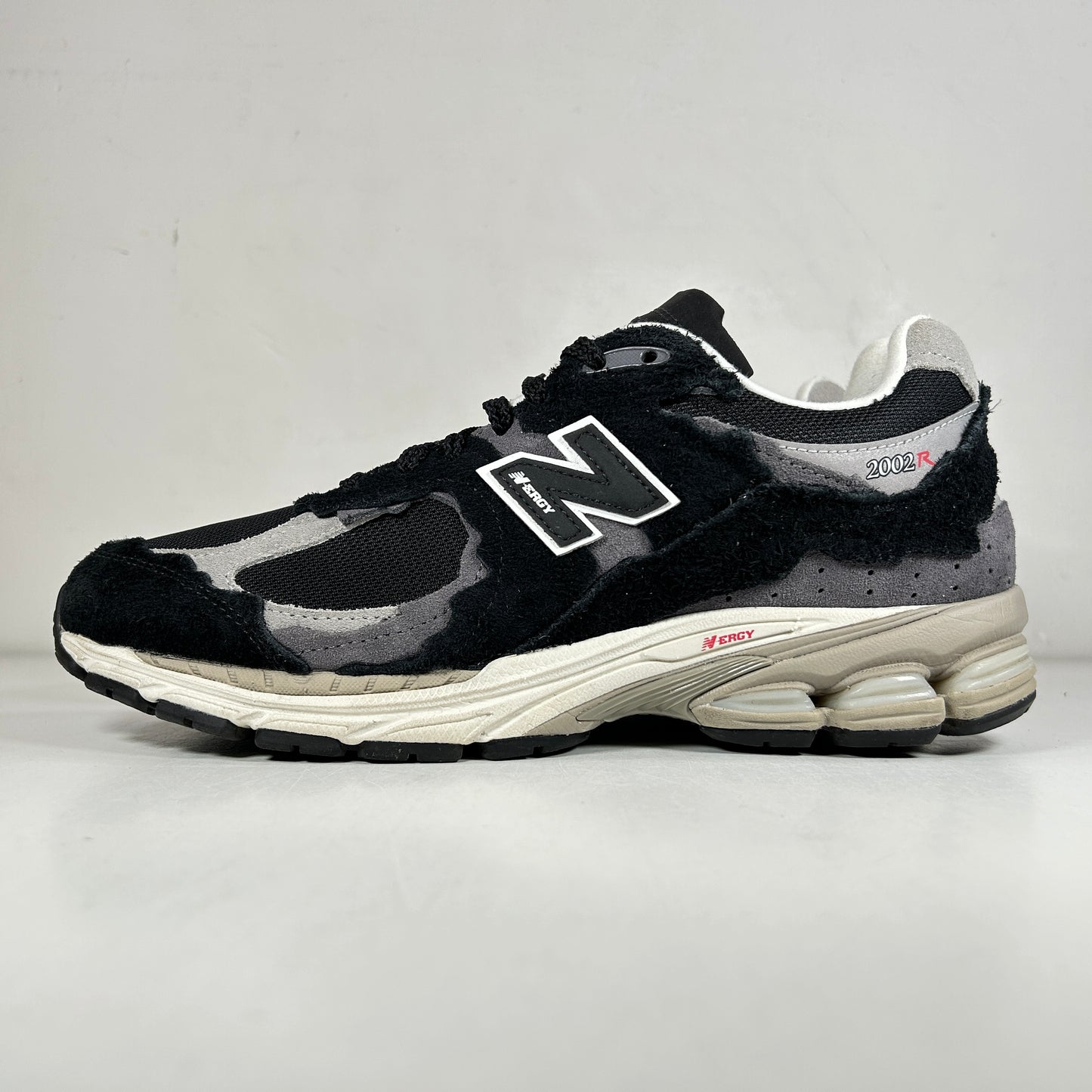 M2002RDJ New Balance 2002R Protection Pack Black Grey [USED] - 9 M (Used)