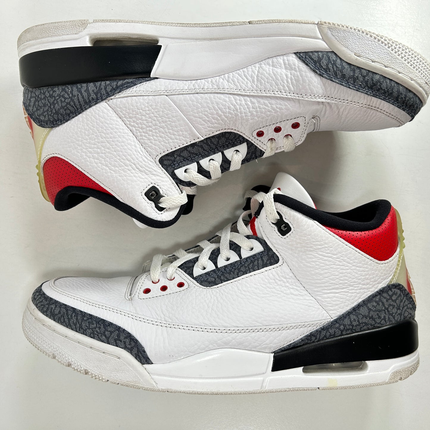 CZ6431 100 Jordan 3 Retro SE Fire Red Denim (2020) [USED] - 13 M (Used)