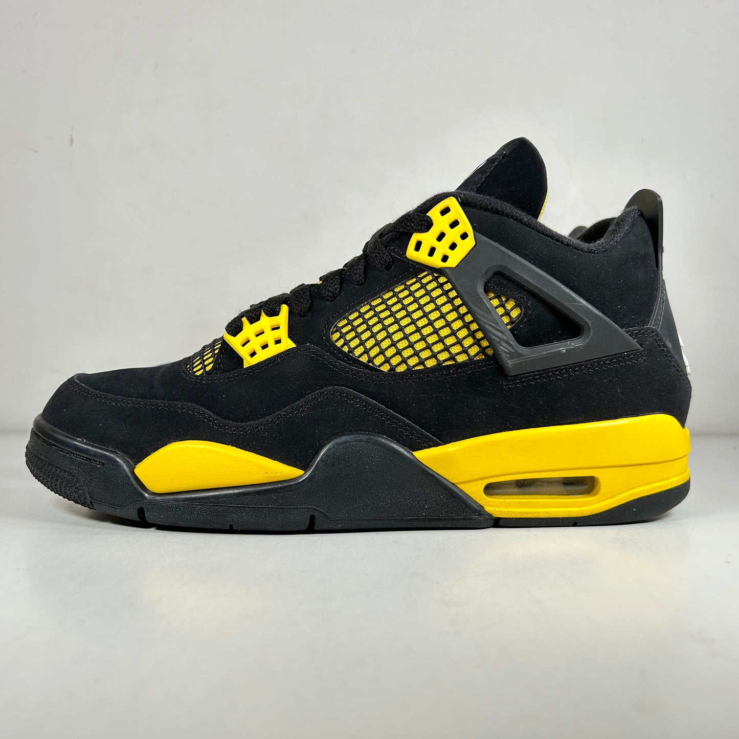 DH6927 017 Jordan 4 Retro Thunder [USED] - 9 M (Used3)