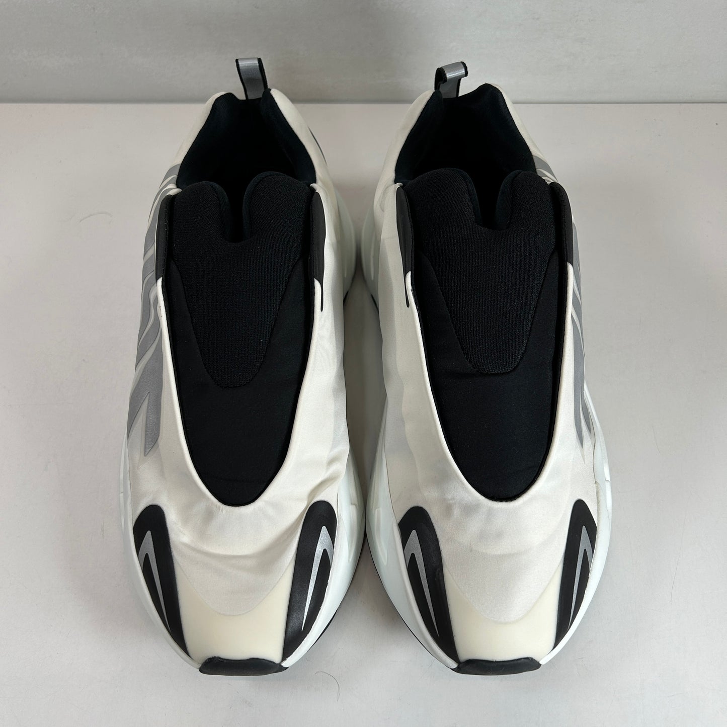 IG4798 adidas Yeezy Boost 700 MNVN Laceless Analog [USED] - 9 M (Used)