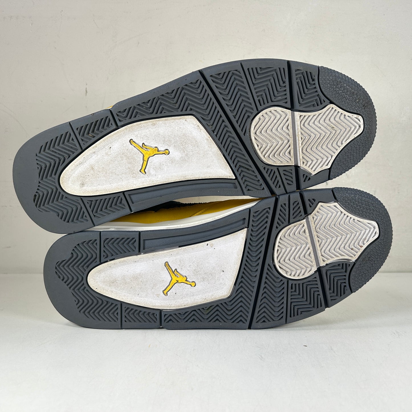 CT8527 700 Jordan 4 Retro Lightning (2021) [USED] - 11 M (Used3)