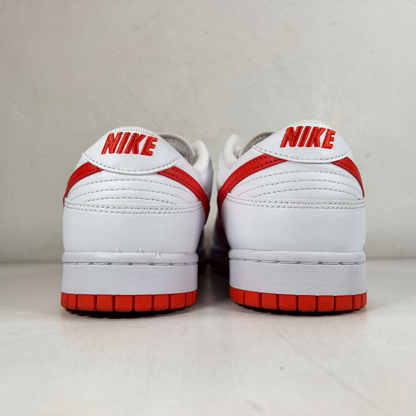 DV0831 103 Nike Dunk Low Retro White Picante Red [USED] - 9.5 M (Used)