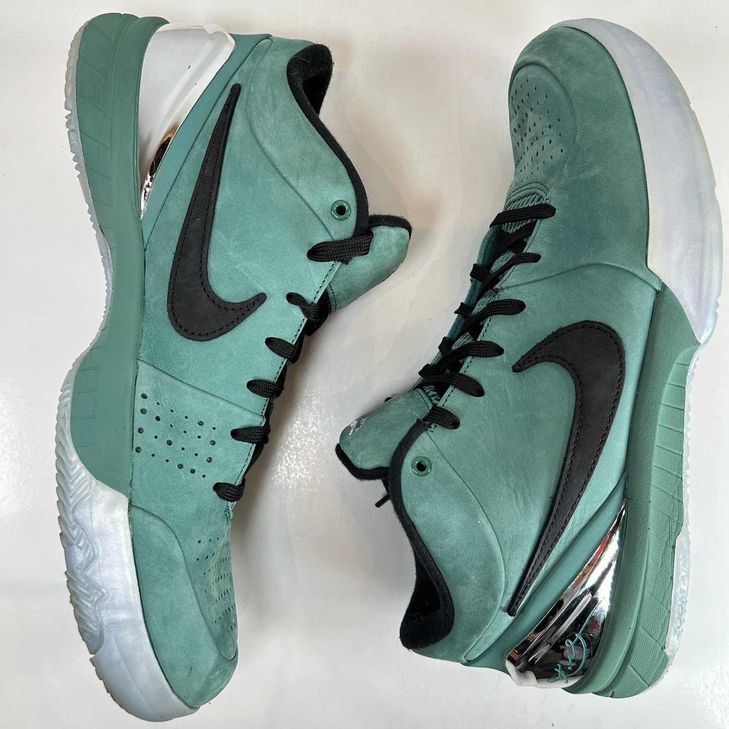 FQ3545 300 Nike Kobe 4 Protro Girl Dad [USED] - 11 M (Used)