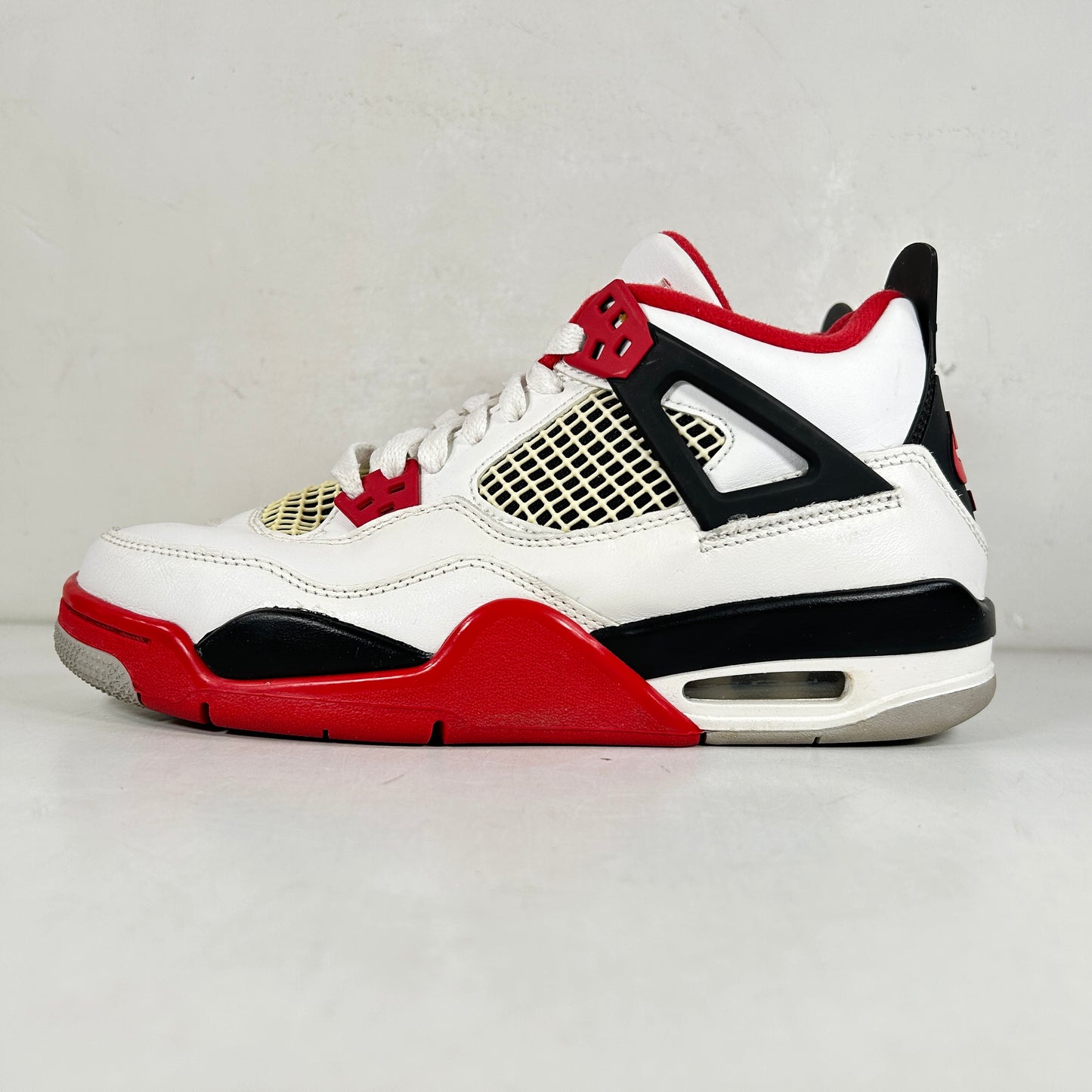 408452 160 Jordan 4 Retro Fire Red (2020) (GS) [USED] - 6 Y (Used) (No Box)