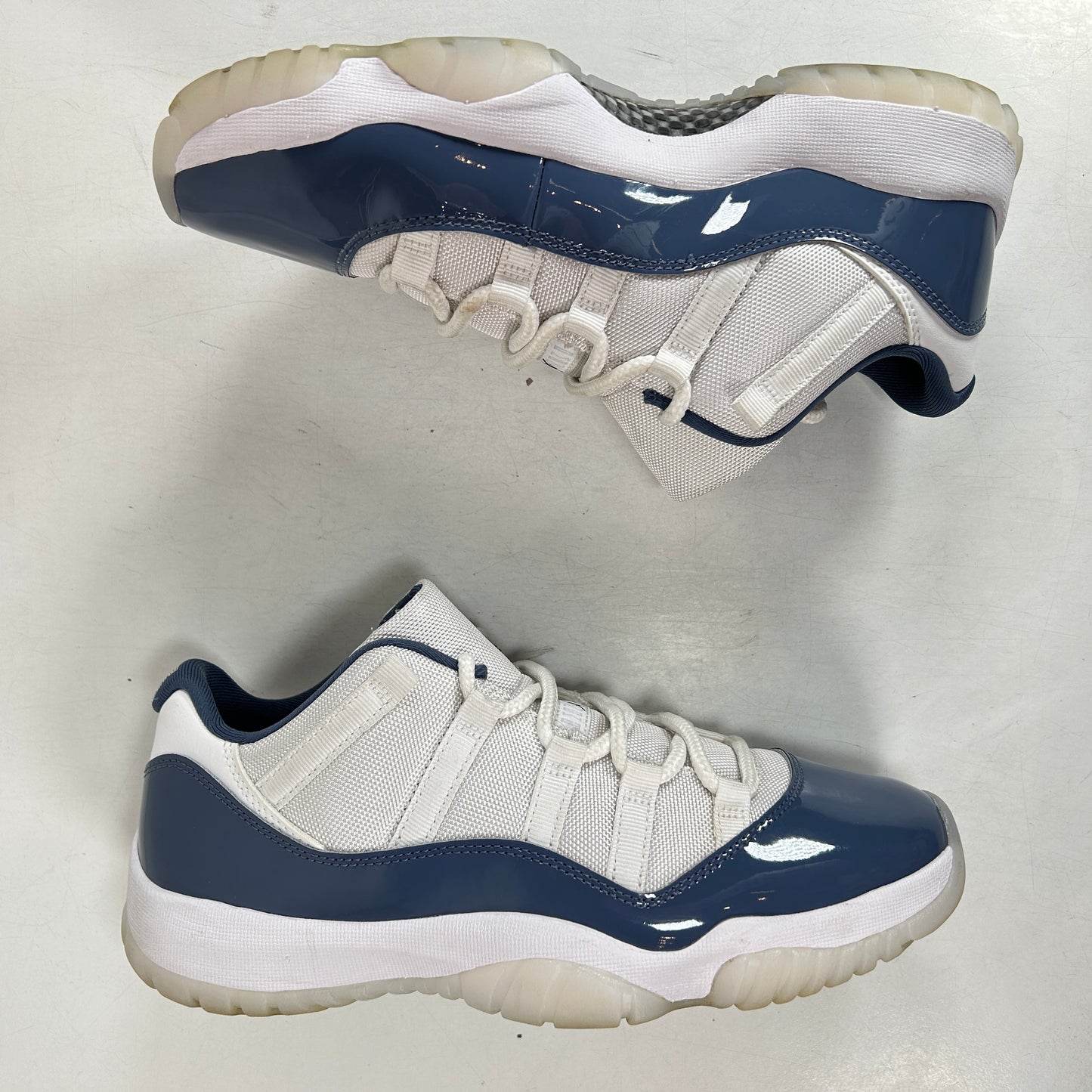 FV5104 104 Jordan 11 Retro Low Diffused Blue (2024) [USED] - 9 M (Used)